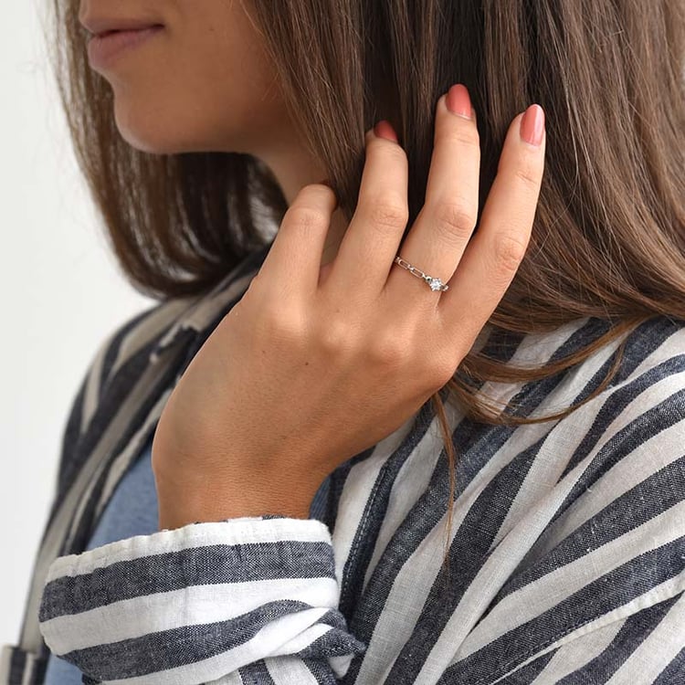 Trendy prsteň s diamantom zo zlata 84420