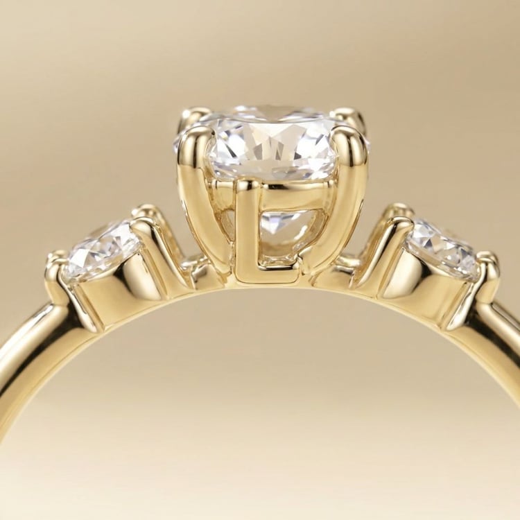 Zásnubný prsteň s výberom písmen a diamantmi Fera 167670