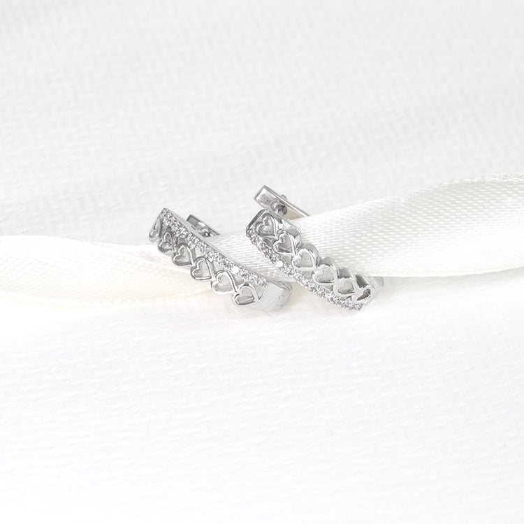 Srdcové kruhové náušnice s diamantmi Luba 128676