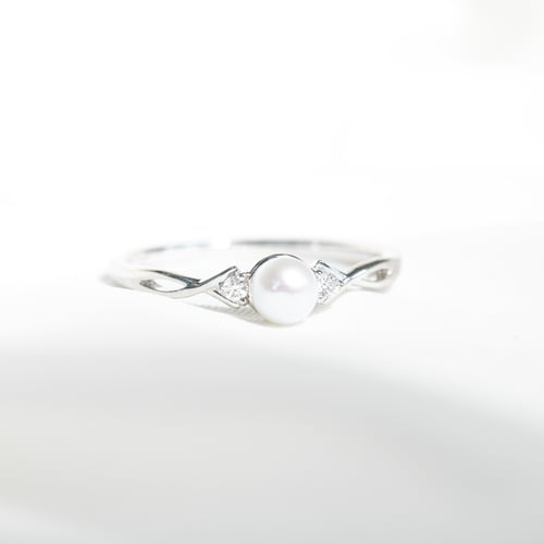 Strieborný elegantný perlový prsteň s lab-grown diamantmi Doria