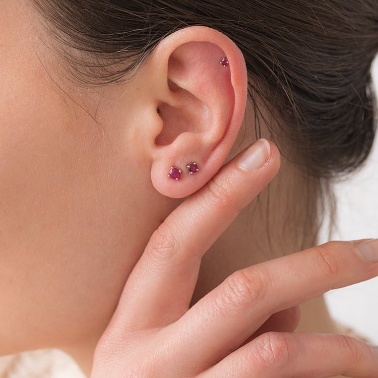 Náušnice s rubínmi s výberom veľkosti Dalia 120756