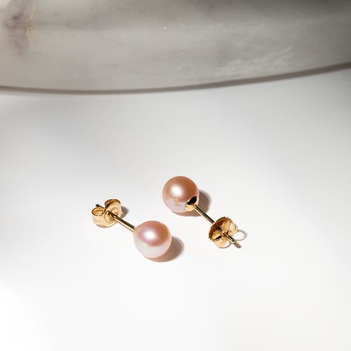 Náušnice s 6 - 6.5 mm broskyňovými perlami Carah