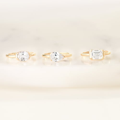 Zásnubný prsteň s half-bezel pear diamantom Timarete
