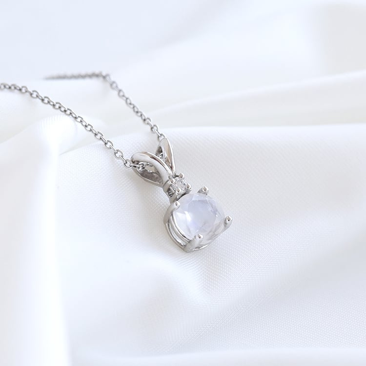 Prívesok zo zlata s mesačným kameňom a diamantom 80521