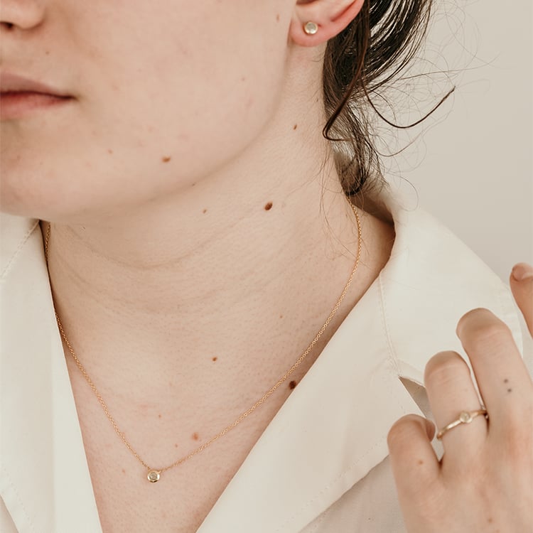 Minimalistické bezel náušnice so salt and pepper diamantmi Tofine 120952