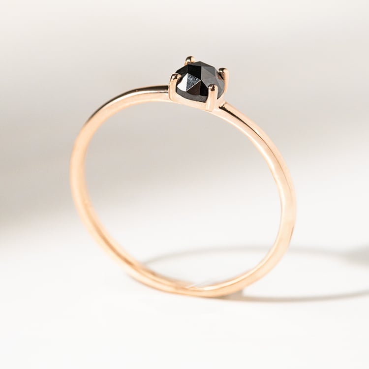 Zásnubný prsteň s čiernym diamantom Enrico 141380