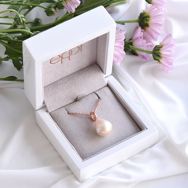 Strieborný perlový prívesok 83594