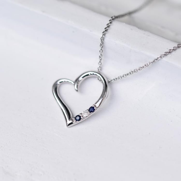 Náhrdelník srdce so zafírmi a diamantom 48919