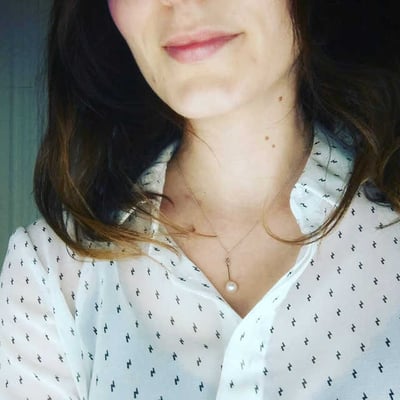 Zlatý náhrdelník s perlou a diamantmi 