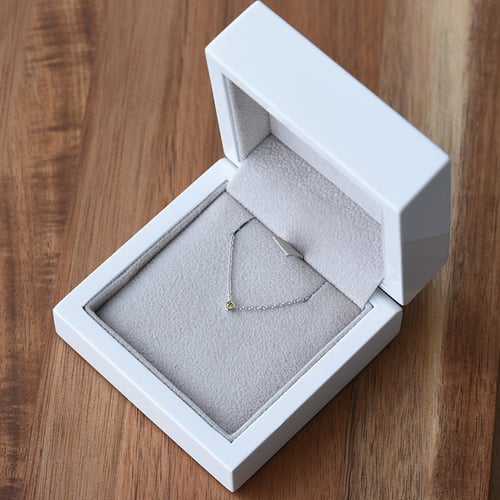 Strieborný minimalistický náhrdelník so žltým diamantom Vieny