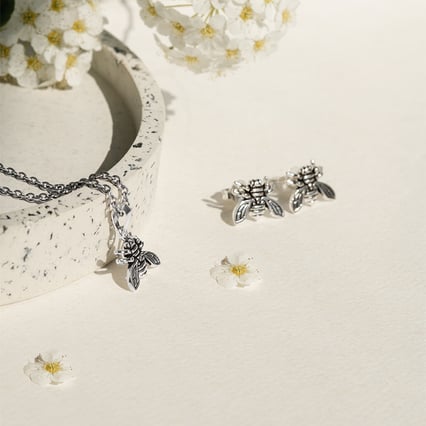 Včeličkové náušnice zo striebra Bumble
