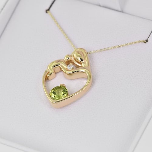 Prívesok matka a dieťa s olivínom a diamantom Heli