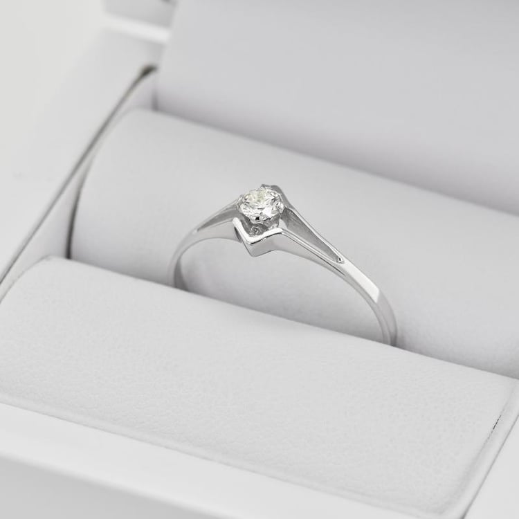 Prsteň s certifikovaným diamantom 6542