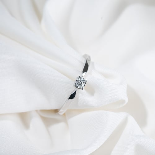 Elegantný zlatý prsteň s diamantom Socorro
