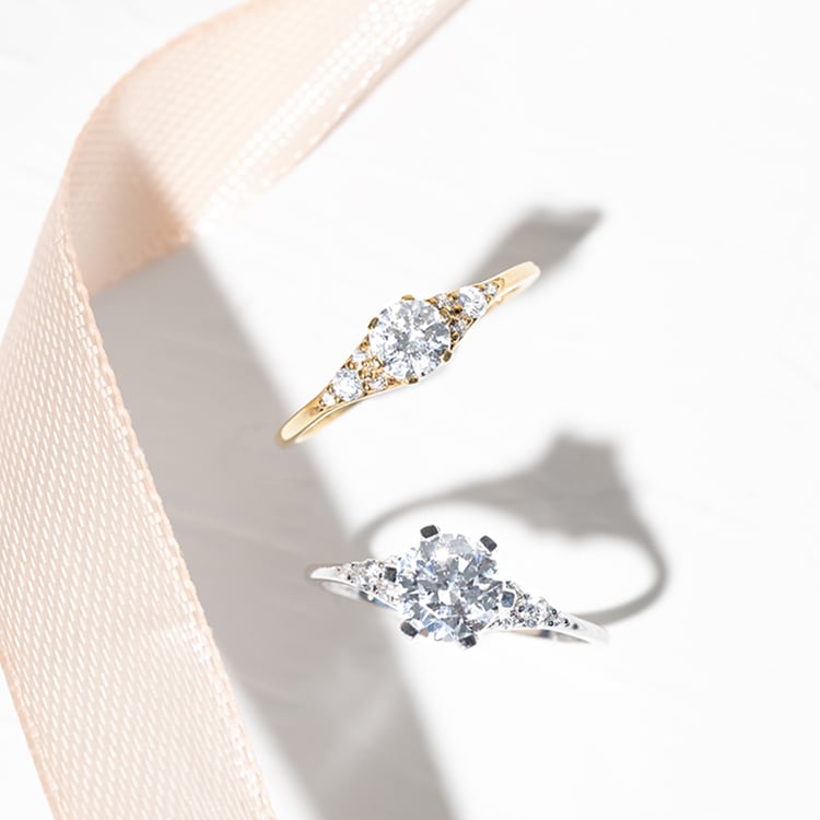 Strieborný zásnubný prsteň s moissanitmi Diana 166079