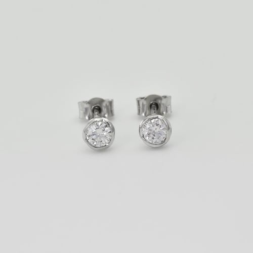 Elegantné diamantové náušnice Kerli