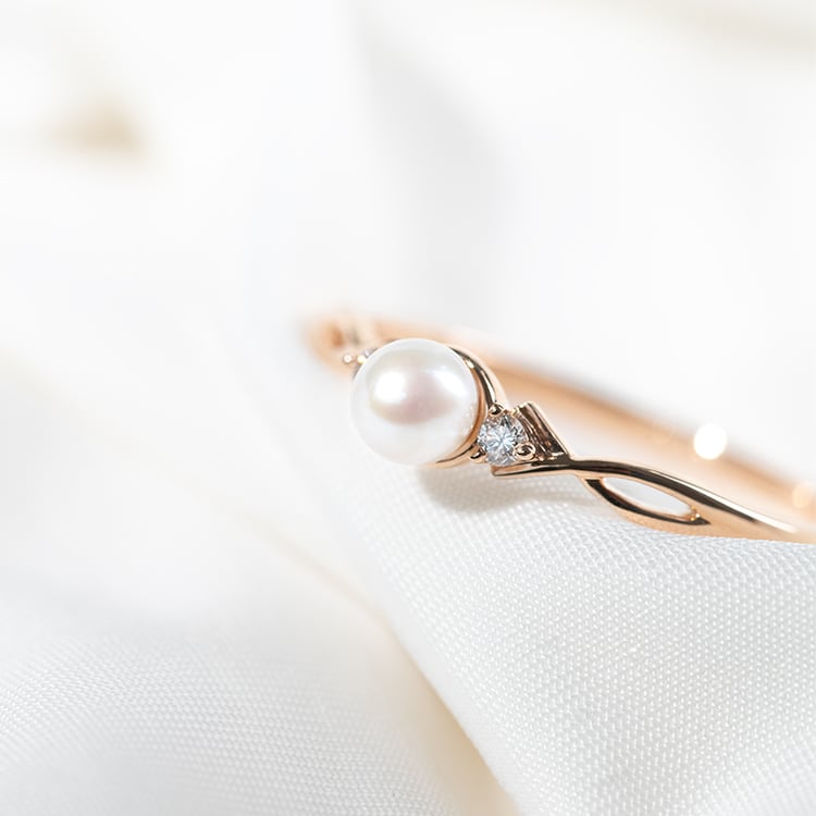 Elegantný zlatý perlový prsteň s diamantmi Doria 131313