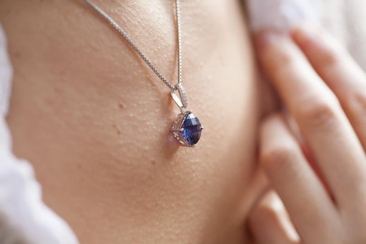  Zafírový náhrdelník so zirkónmi 4246
