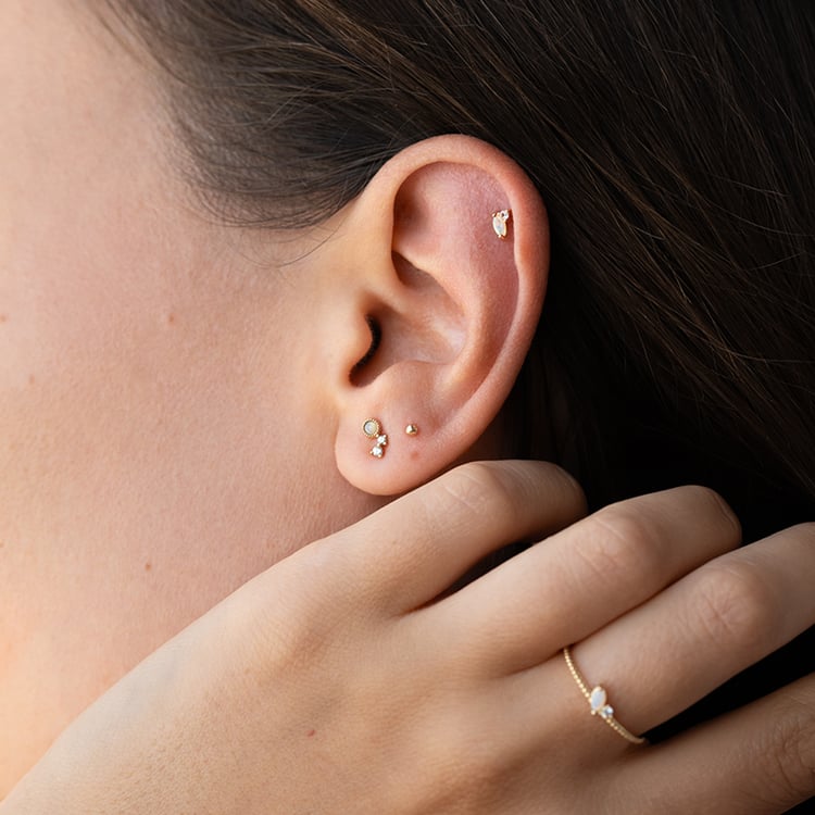 Zlatá piercing náušnica s opálom a zafírom Lensia 126602