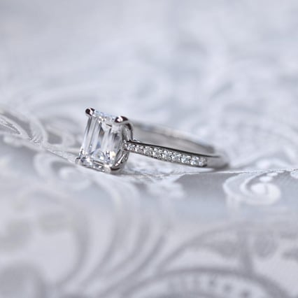 Zásnubný prsteň s emerald diamantom Tebeth