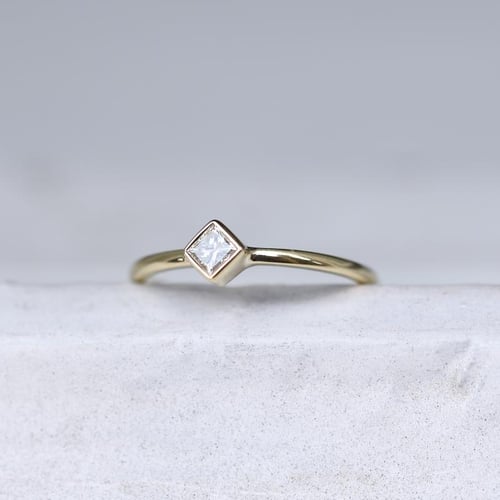 Zlatý prsteň s princess diamantom Erial
