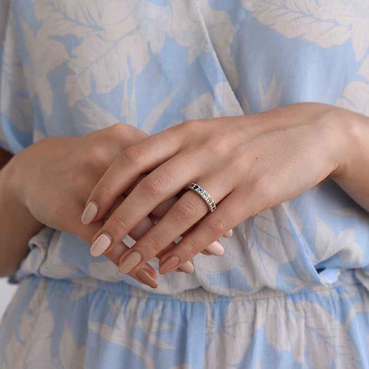 Strieborný prsteň plný drahokamov 69247