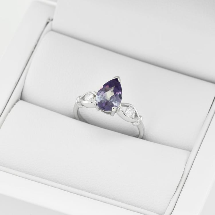 Prsteň zo striebra 86411