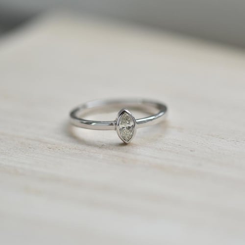 Zlatý prsteň s marquise GIA certifikovaným diamantom Riawa