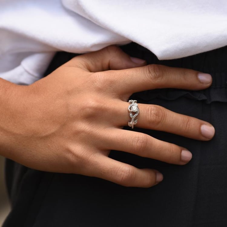 Zásnubný vintage prsteň s diamantmi z bieleho zlata Timothy 75526