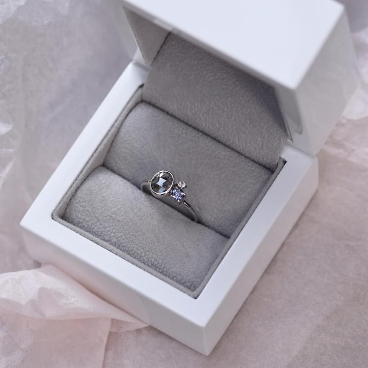 Prsteň so sivým diamantom, tanzanitom a morganitom 49706