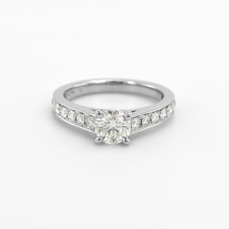 Zásnubný prsteň s diamantmi z platiny 47584