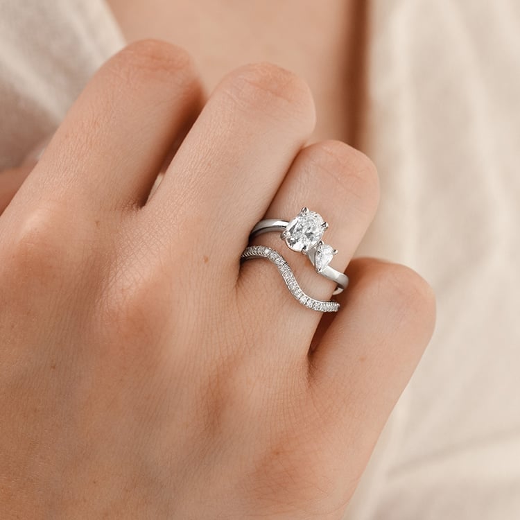 Zvlnená svadobná obrúčka s lab-grown diamantmi 155105