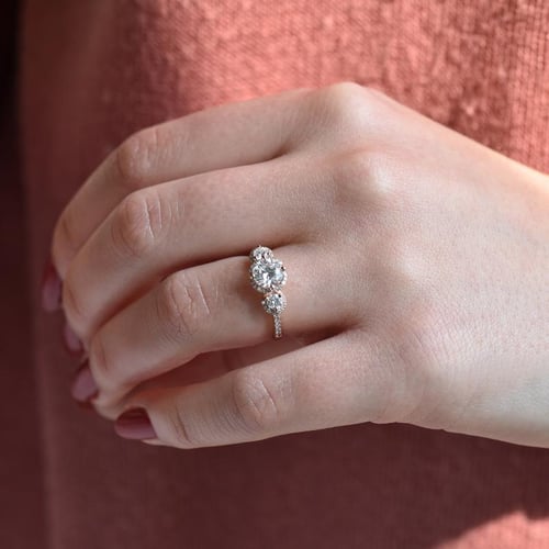 Noblesný zásnubný prsteň s lab-grown diamantmi Vevein