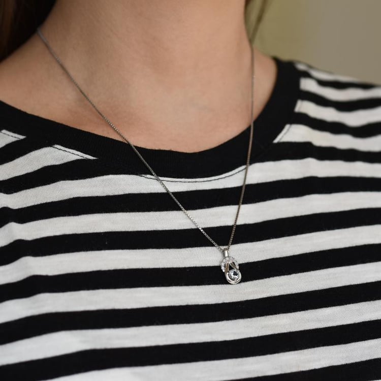 Akvamarín v striebornom náhrdelníku 31041