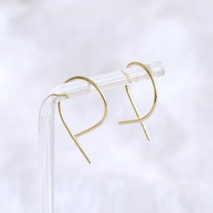 Zlaté náušnice netradičného dizajnu Joord