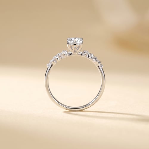 Zásnubný prsteň s výberom písmen a lab-grown diamantmi Carina