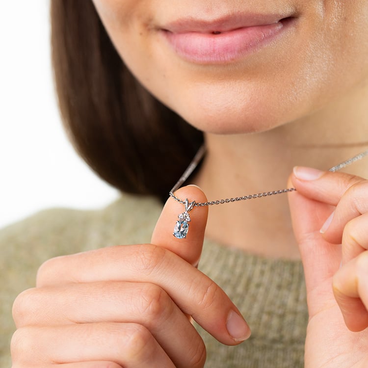 Zlatý prívesok s akvamarínom a diamantmi Tamasyna 147462