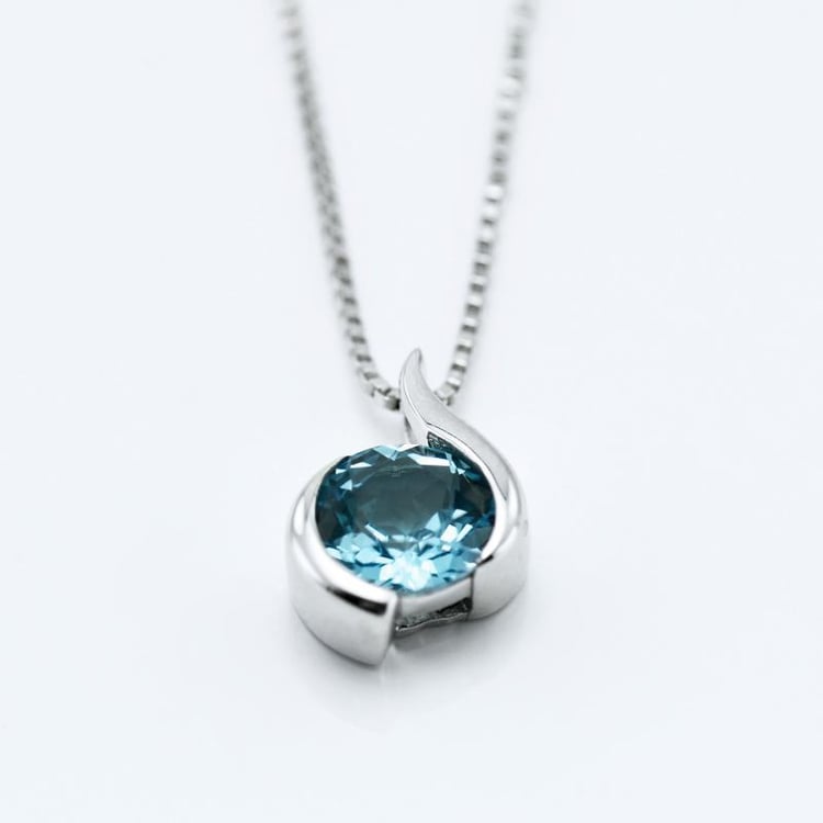 Strieborný náhrdelník so švajčiarskym topásom 15045