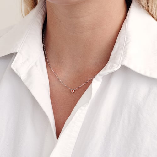 Strieborný minimalistický náhrdelník s padparadscha zafírom Vieny