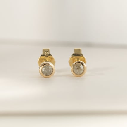 Minimalistické bezel náušnice so salt and pepper diamantmi Tofine