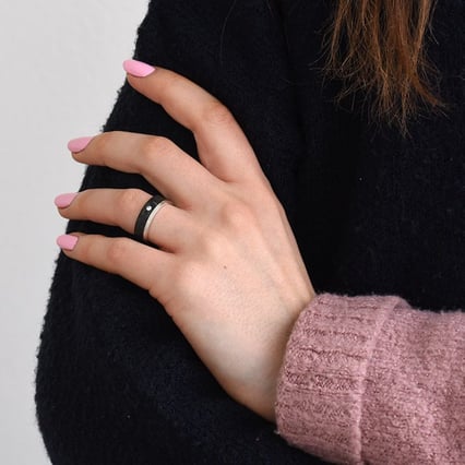 Karbónový prsteň zo striebra so zirkonom Adidan