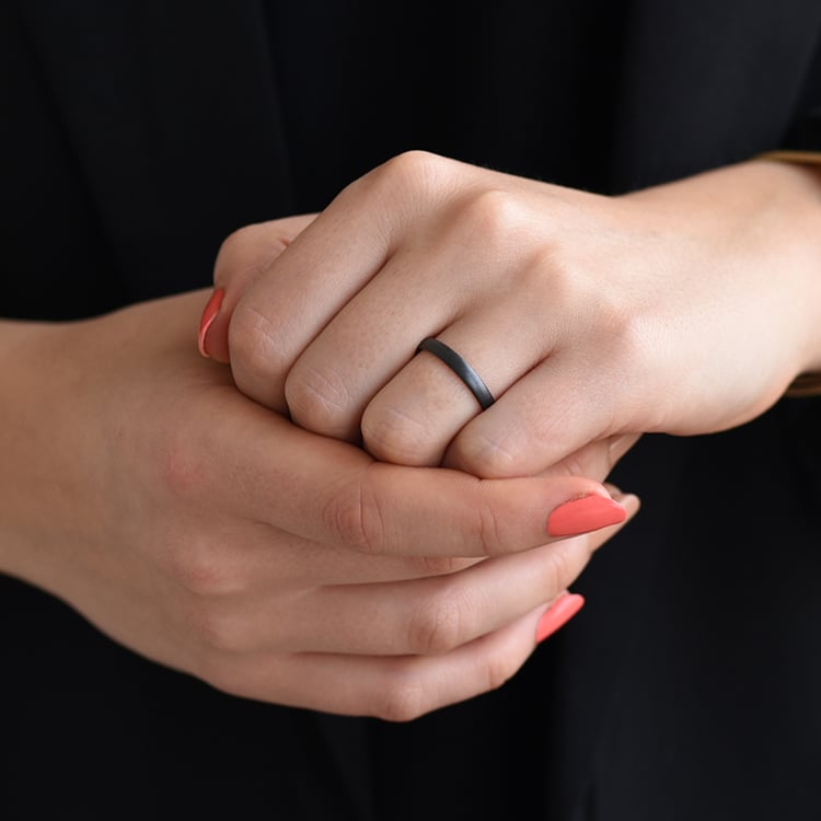 Zlatý snubný prsteň s čiernym ruténiom a matným povrchom 58685