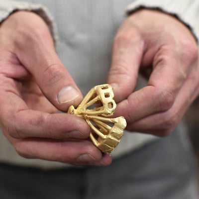 Zlatý odliatok zubov