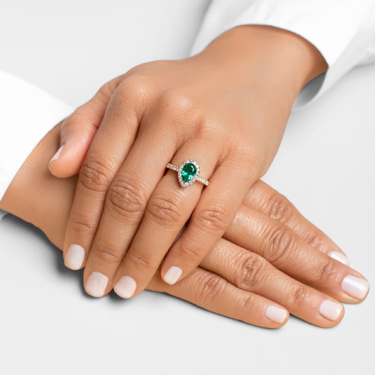 Zlatý halo prsteň s pear lab-grown smaragdom a diamantmi Randy 136552