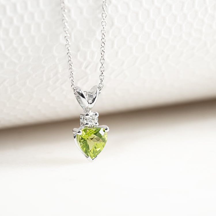 Olivínové srdce v zlatom prívesku s diamantom Demelda 133313