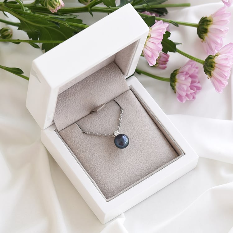 Prívesok s čiernou perlou 83670