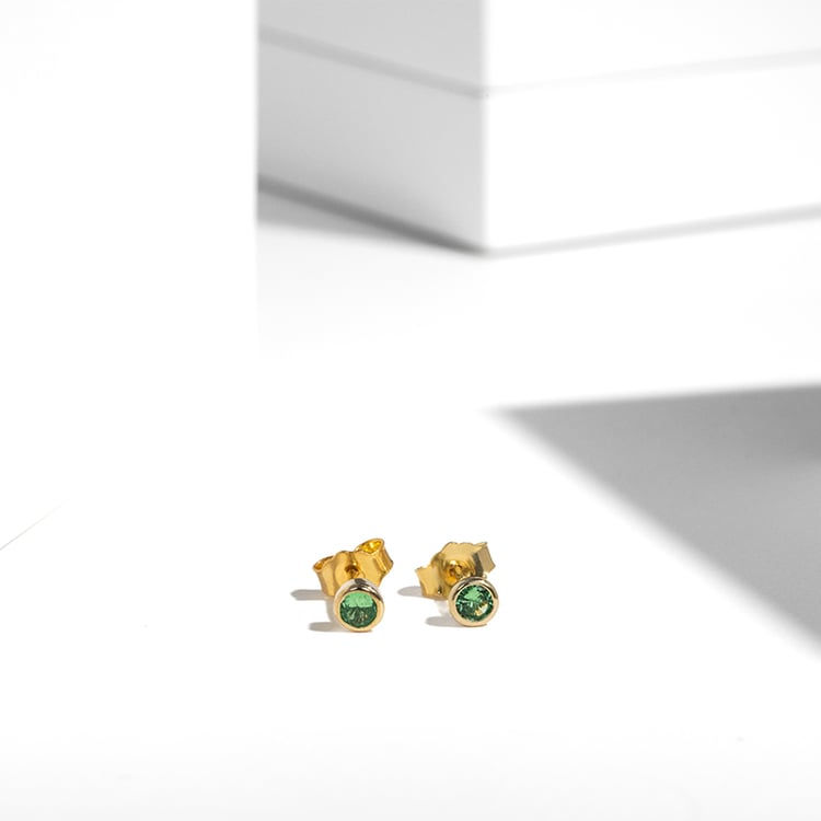 Minimalistické bezel náušnice s tsavorit granátmi Viosa 123310