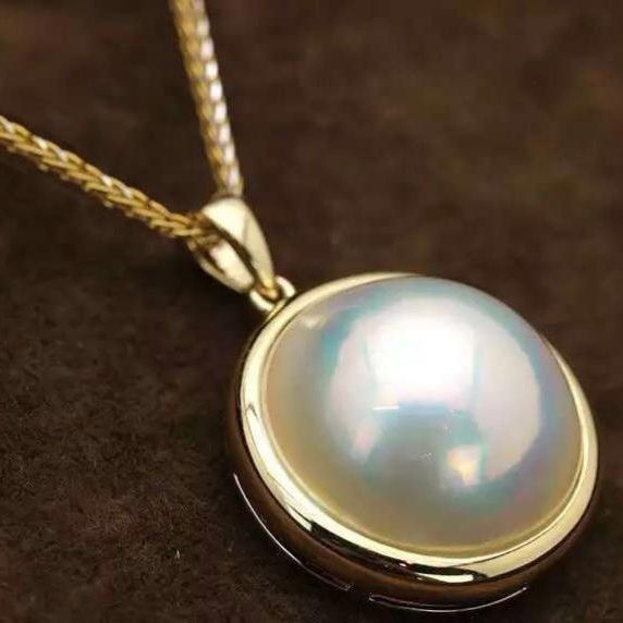 Přívesek s bielou perlou 12876