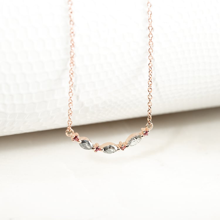 Náhrdelník s marquise salt and pepper diamantmi a turmalínmi Lively 132094