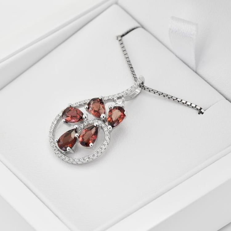 Granátový prívesok 33753